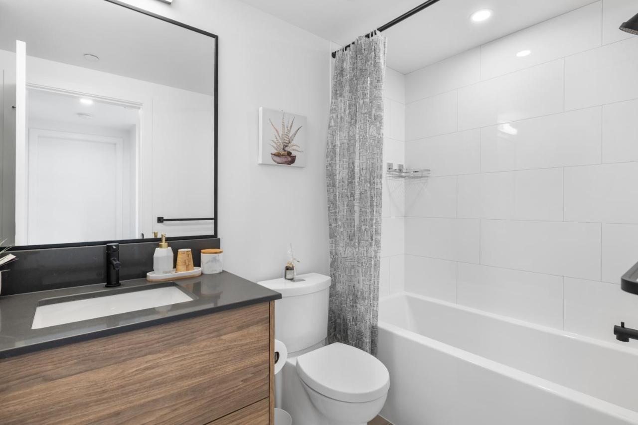 Brand New Luxury Downtown Near The Beach #16 Kelowna Exterior photo