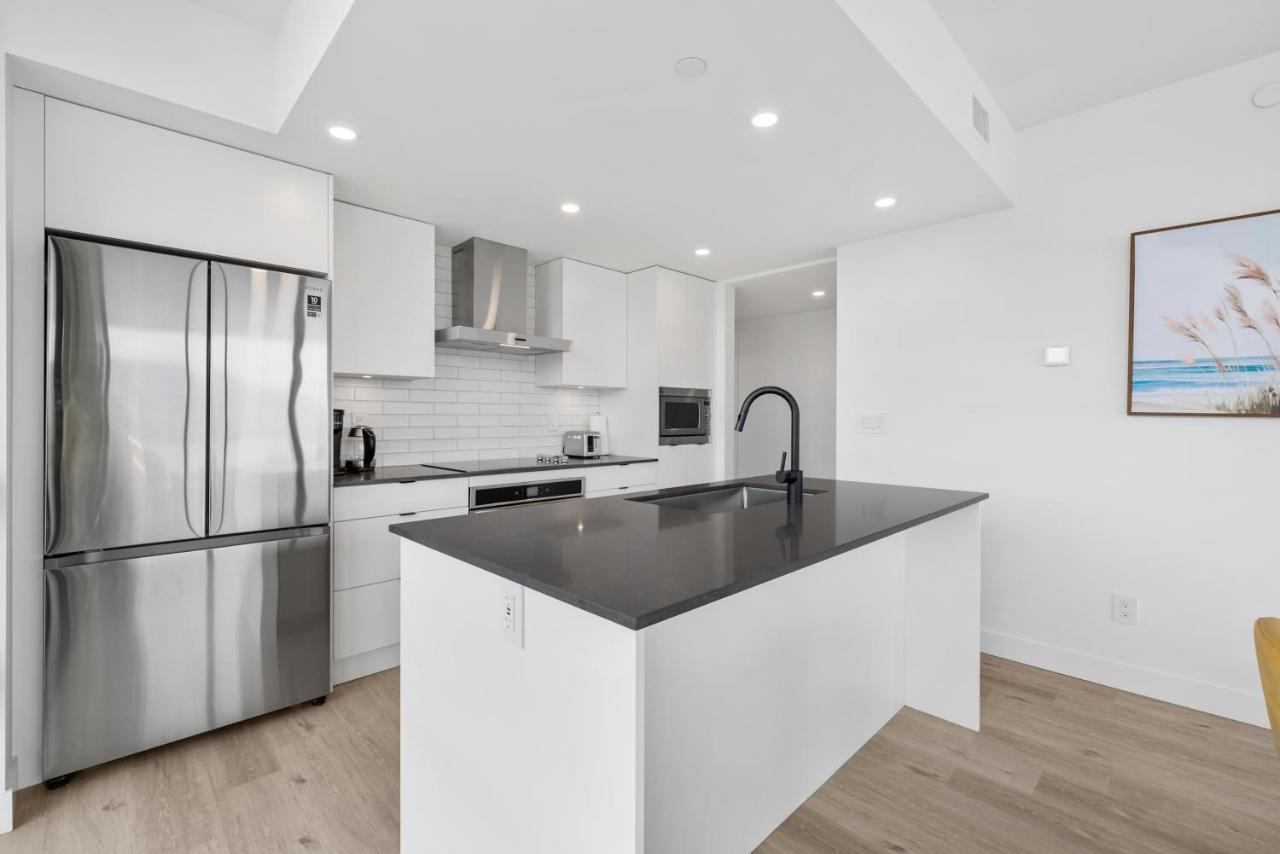 Brand New Luxury Downtown Near The Beach #16 Kelowna Exterior photo